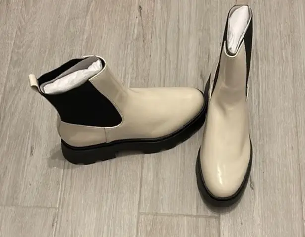 Platform Chelsea Boot Size 10 - Image 4
