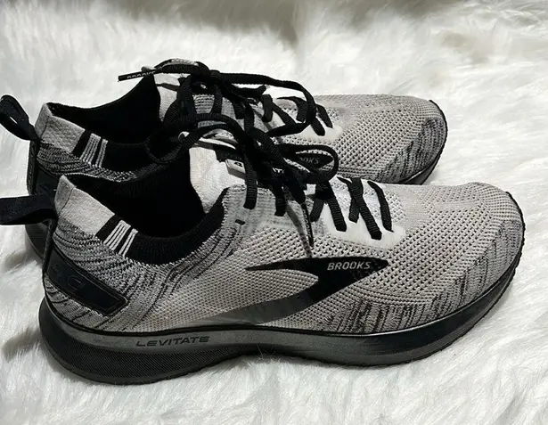 Brooks  Levitate 4 Running Shoes Women’s Sz 8.5.  B73