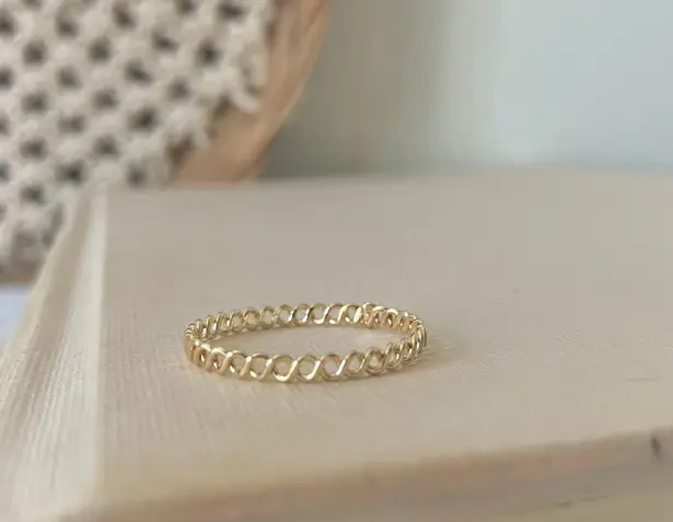 American Vintage Vintage Gold Helix Twist Ring Band “Elsie” Classic Simple Stacking Neutral Femme Jewelry