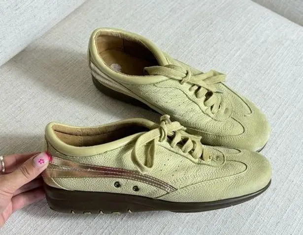 Aerosoles  Vintage Yellow Sneakers Size 8.5