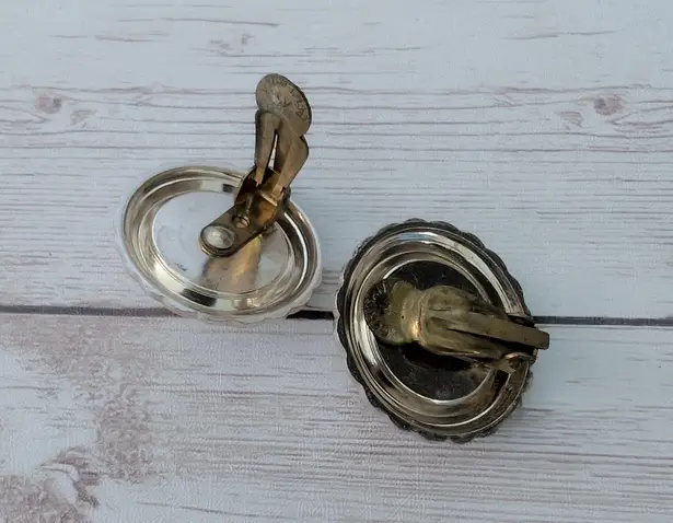 Vintage Clip On Earrings Stylish Gold Tone Circle