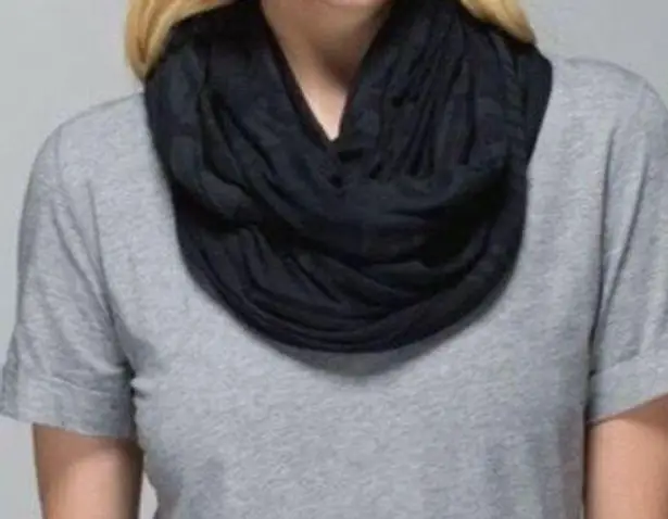 Lululemon  Athletica Savasana Black pop block burnout Scarf