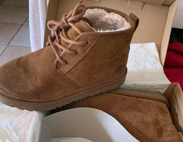 UGG chestnut  Neumel chukka boot | size 7.5 in women’s & 6 in men’s