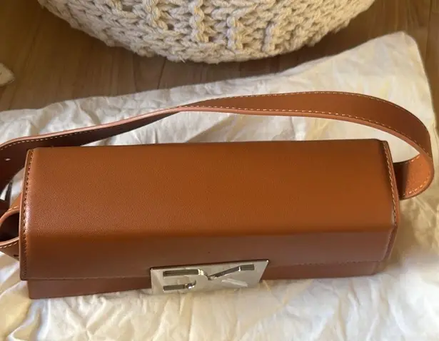 DK CITY BAG IN COGNAC Brown