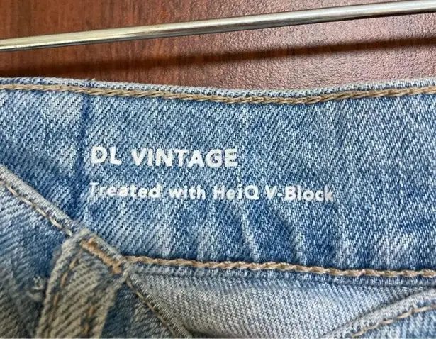 DL1961 DL Vintage Patti Straight Jeans in Powder Mixed Size 31