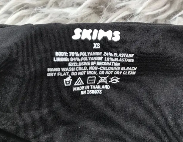 SKIMS Fits Everybody Bandeau in Onyx XS