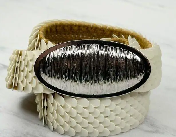 Vintage Womens White Metal Scale Stretch Cinch Belt Small (S) ✨