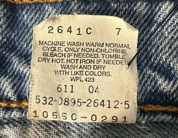 Levi’s Vintage 560 Waist 26 inches Inseam 28 inches Loose fit Straight Leg 1991