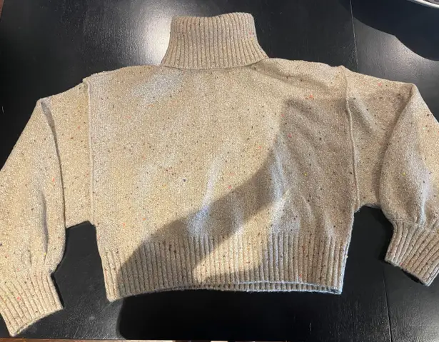 Le lis Turtleneck Sweater - Image 1
