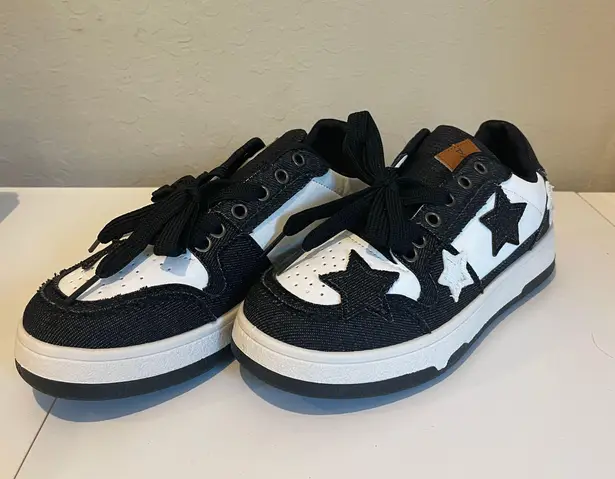 Star Black and White Sneakers Size 6