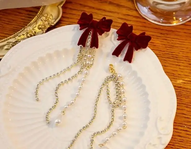 Elegant Retro Bow & Tassel Drop Earrings Red