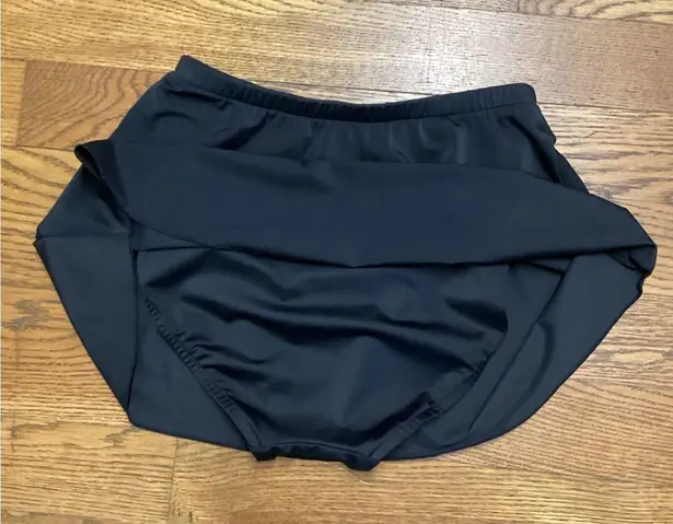 Ruby Ribbon shapewear skort/swim skirt. Medium Black