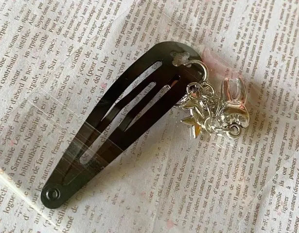 Handmade stars & tooth dangle Kawaii hair clip⭐️🦷🖤