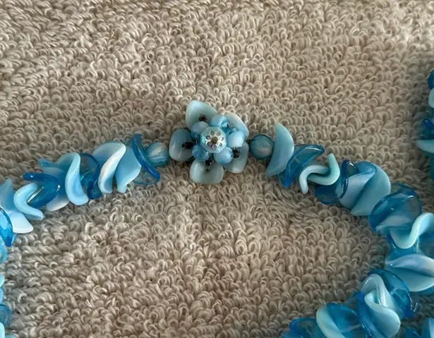 Amazing Vintage Necklace Signed Hong Kong W Assorted / Flower Petal Blue Beads