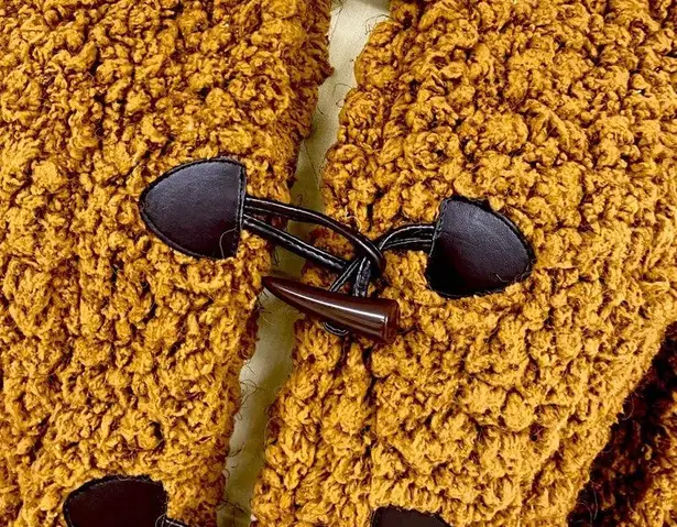 Fuzzy Toggle Coat XL Size M