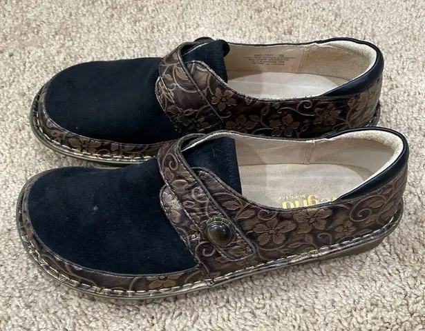 Alegria Algeria cooper flower print and black sue are top