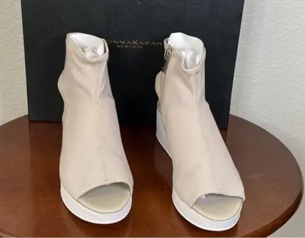 Donna Karan Riviera Platform Sandals In Taupe Size 7.5
