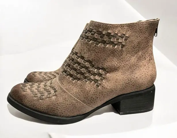Not Rated Kyla Western Style Ankle Boot Bootie 7.5 Taupe $60 Retail NEW