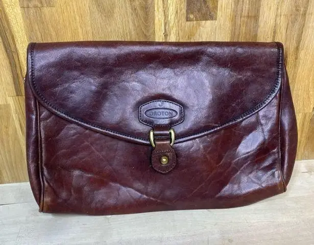 Oroton Vintage Brown Leather Envelop Snap Clutch