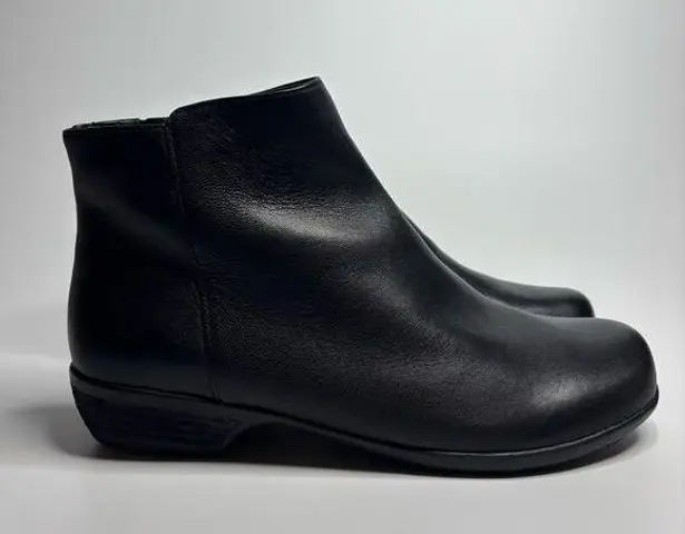 Walking Cradles Ezra Booties in Black Leather (Wide) Size 6
