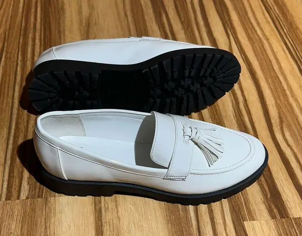 Bandolino Women's White Tassel Loafers Size 10