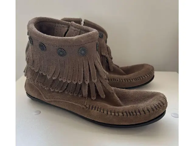 Minnetonka  Women's Double Fringe Side Zip Boot, Grey, Size 6, NWOT - Image 2