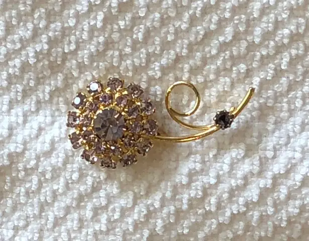 Stunning Vintage Sparkly Flower Brooch W Purple Rhinestones