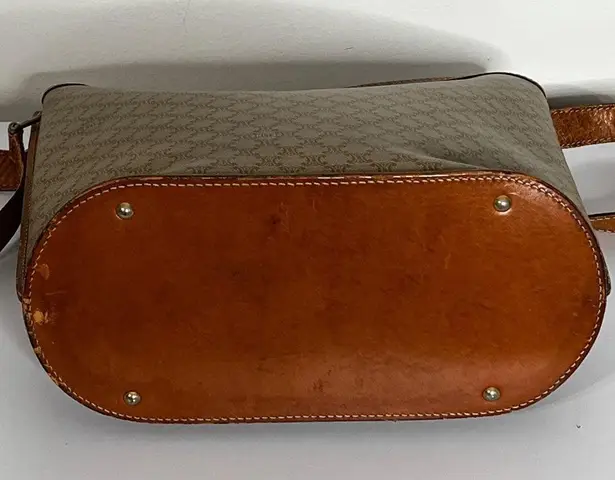 CELINE Macadam Turnlock Circle Logo Shoulder Bag M92