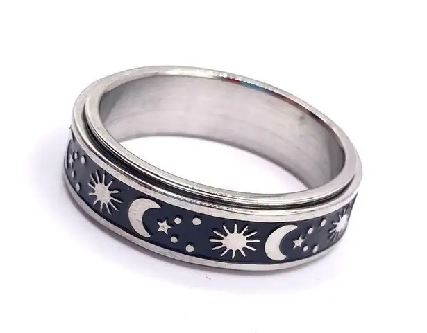 The Moon NWT Stainless steel and star fidget spinner ring size 7