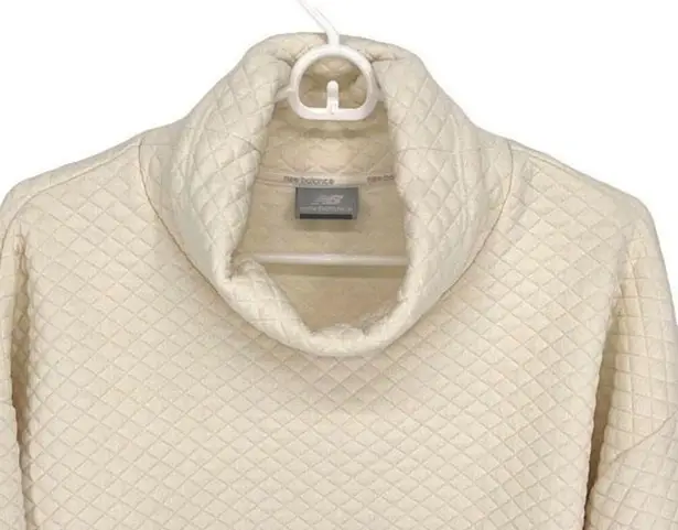 New Balance  Womens Heat Loft Funnel Neck Quilted Pullover Sweatshirt Cream Large