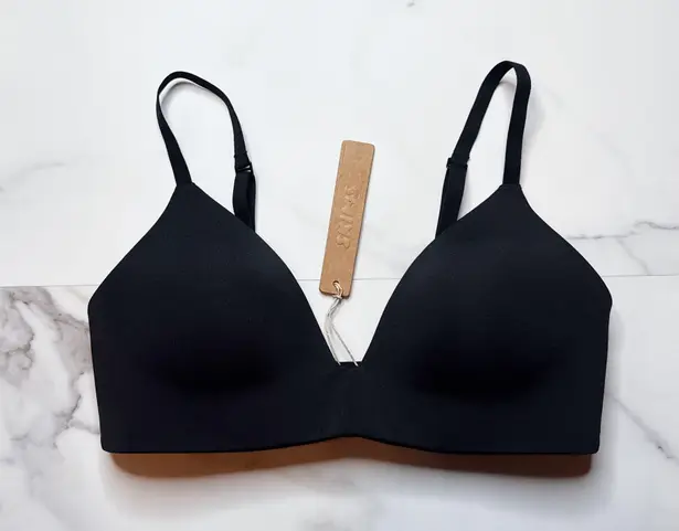 SKIMS NWT Wireless Form T-Shirt Bra