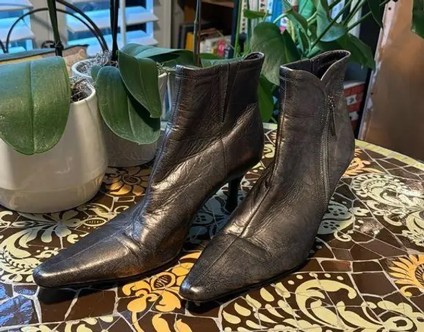 DONALD J. PLINER ANKLE BOOTIE Sz: 9M Size 9