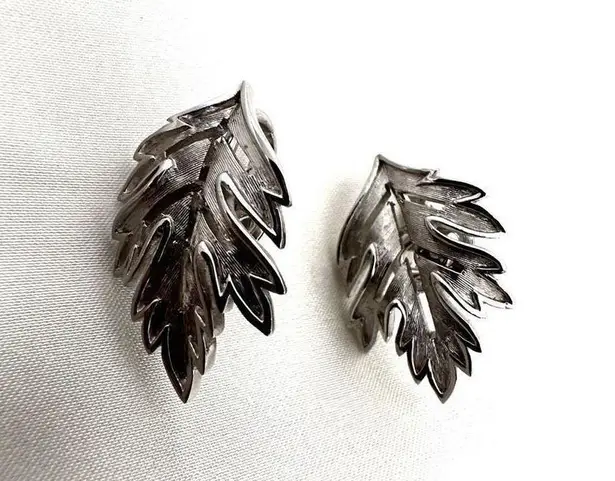 Trifari  silver tone leaf clip on vintage earrings