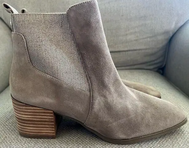 Anne Klein  Women's Parson Chelsea Boots Taupe Suede Ankle Booties 8M Block Heel