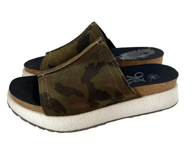 OTBT wayside savanna camo leather platform slides