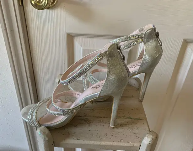 Diva By Benjamin Walk Size 8.5 Diva Iridescent Heels