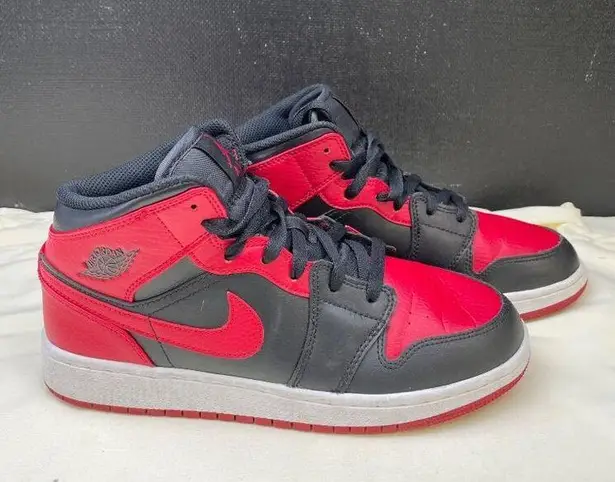 Nike  Air Jordan Womens Red Black Sneakers Shoes size 6.5 SKU 6488 thumbnail 3