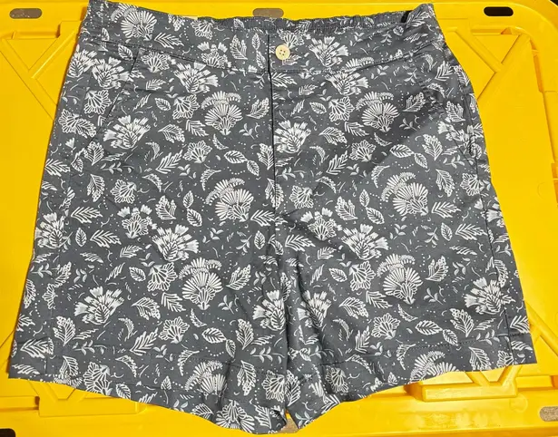 Jachs Girlfriend Women's Printed strech satin Chino Shorts, nwt