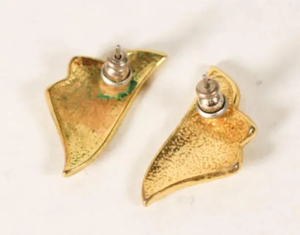 Vintage 1980s Gold Tone Metal Earrings with Cream Ivory Floral Tulip Design