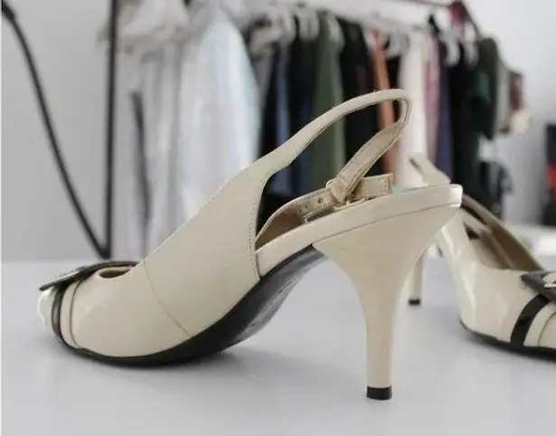 Bandolino DBPeaceTJ Buckle Peep Toe Slingback Heels