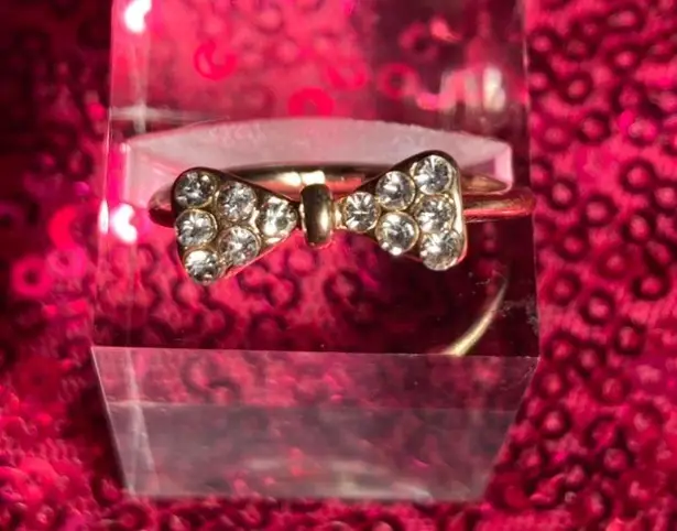 Boutique Gold Ring Womens Size 7 Rhinestone Crystal Encrusted Hair Bow Bling Jewelry Y2K