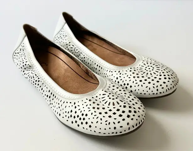 Vionic NEW Robyn White Leather Laser Cut Classic Ballet Flats Shoes Size 8.5