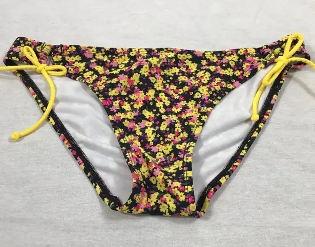 Hobie Size Large Daisies Print Bikini Bottom With Yellow Side Ties.New With Tags