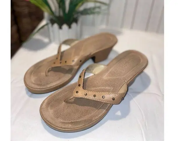 White Mountain  “Bali” Neutral Color Flip/Flop Leather Sandal Size 7M-NWOT