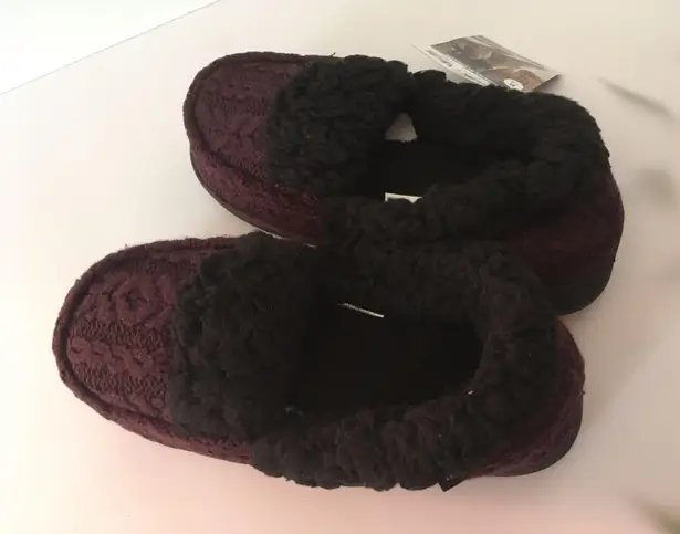 Muk Luks Slippers, Size 7/8 Purple - Image 3