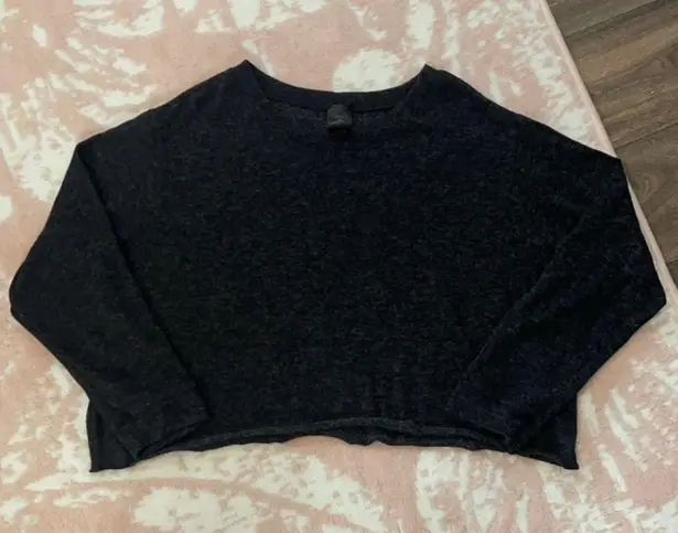 Agnes & Dora Cropped Lightweight Crewneck Pullover Sweater- Dark Gray/Black