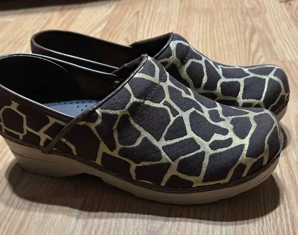 Sanita giraffe/brown nursing/healthcare clogs women’s 39,. (7.5