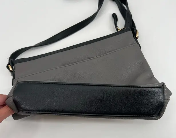 Rosetti gray black zip top crossbody zippered pockets travel every day casual