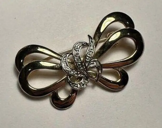 Rhinestone Swirly Ribbon / Bow Two Tone Brooch Pin
