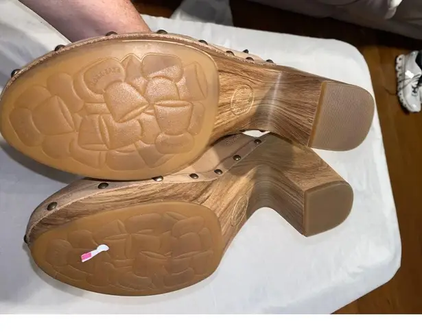 Kork-Ease Darby Womens Beige Leather Slip-On Studded Block Heel Round Toe Clog